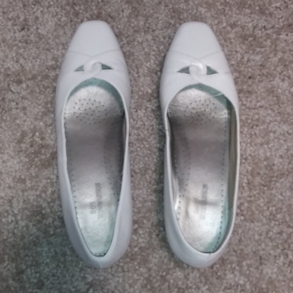 Cream wedges Size 7 - Picture 2 of 5